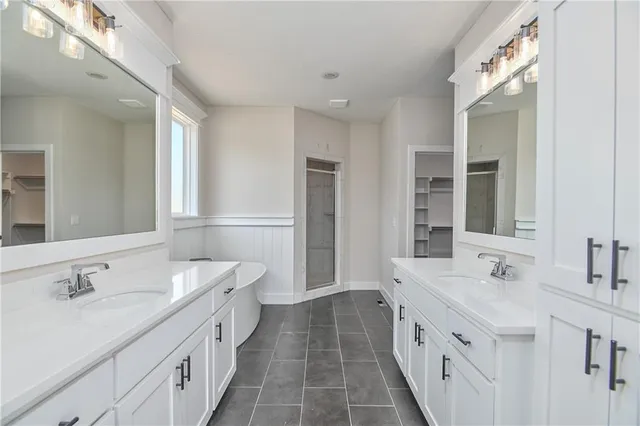 $739,950 | 6115 Lewis Drive, Shawnee, KS 66226