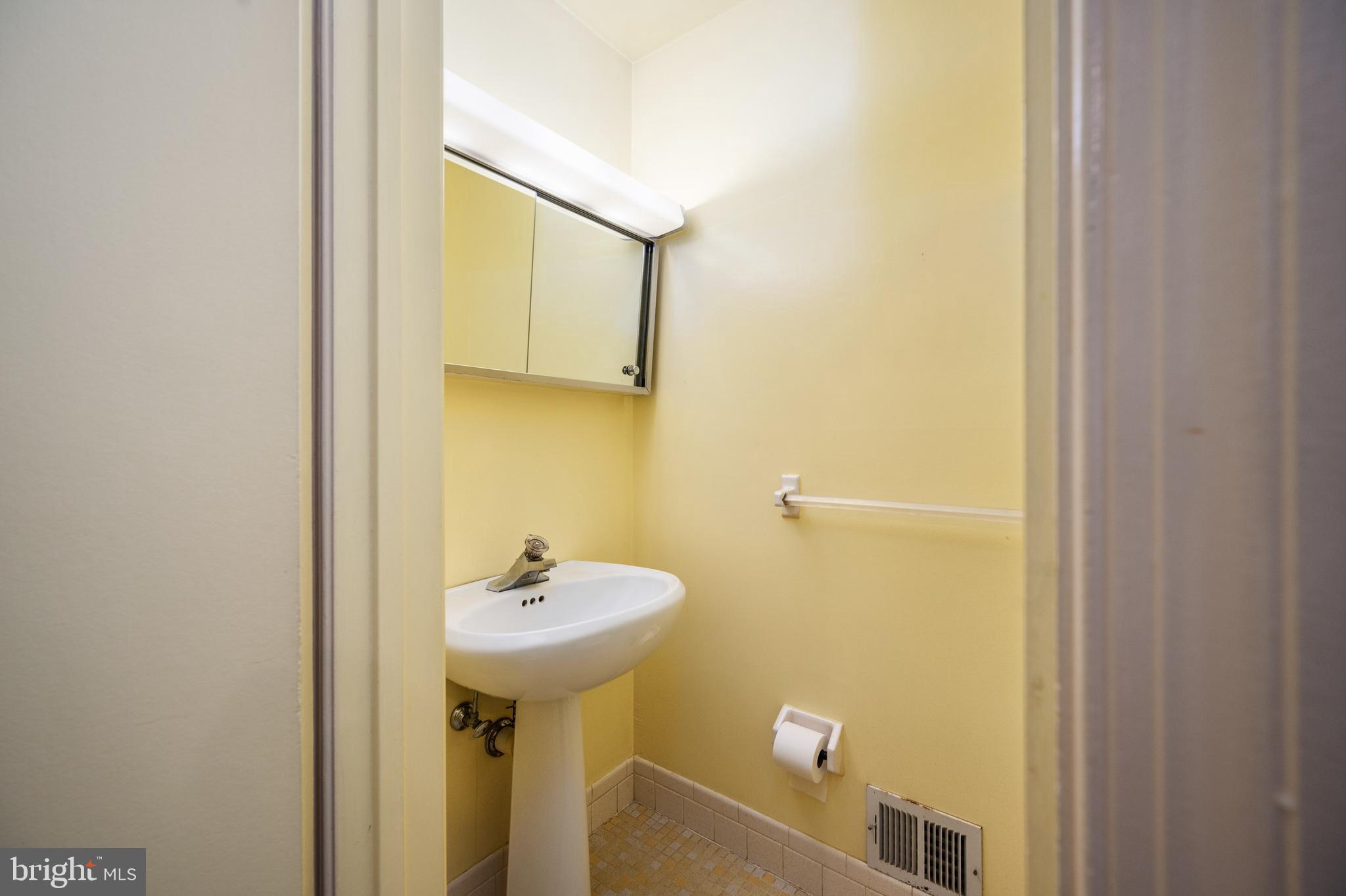 8622 Gateshead Road Alexandria, VA 22309 - Photo 30 of 55 Power Room