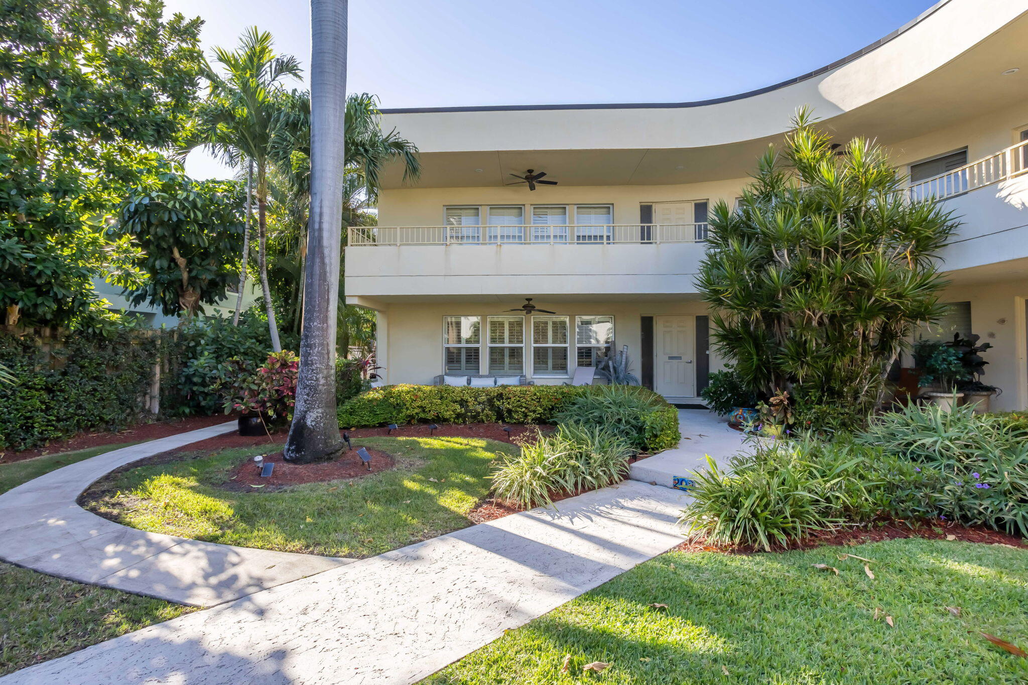 202 Gleason Street, Unit 3 Delray Beach, FL 33483 - Photo 3 of 34 Front Walkway