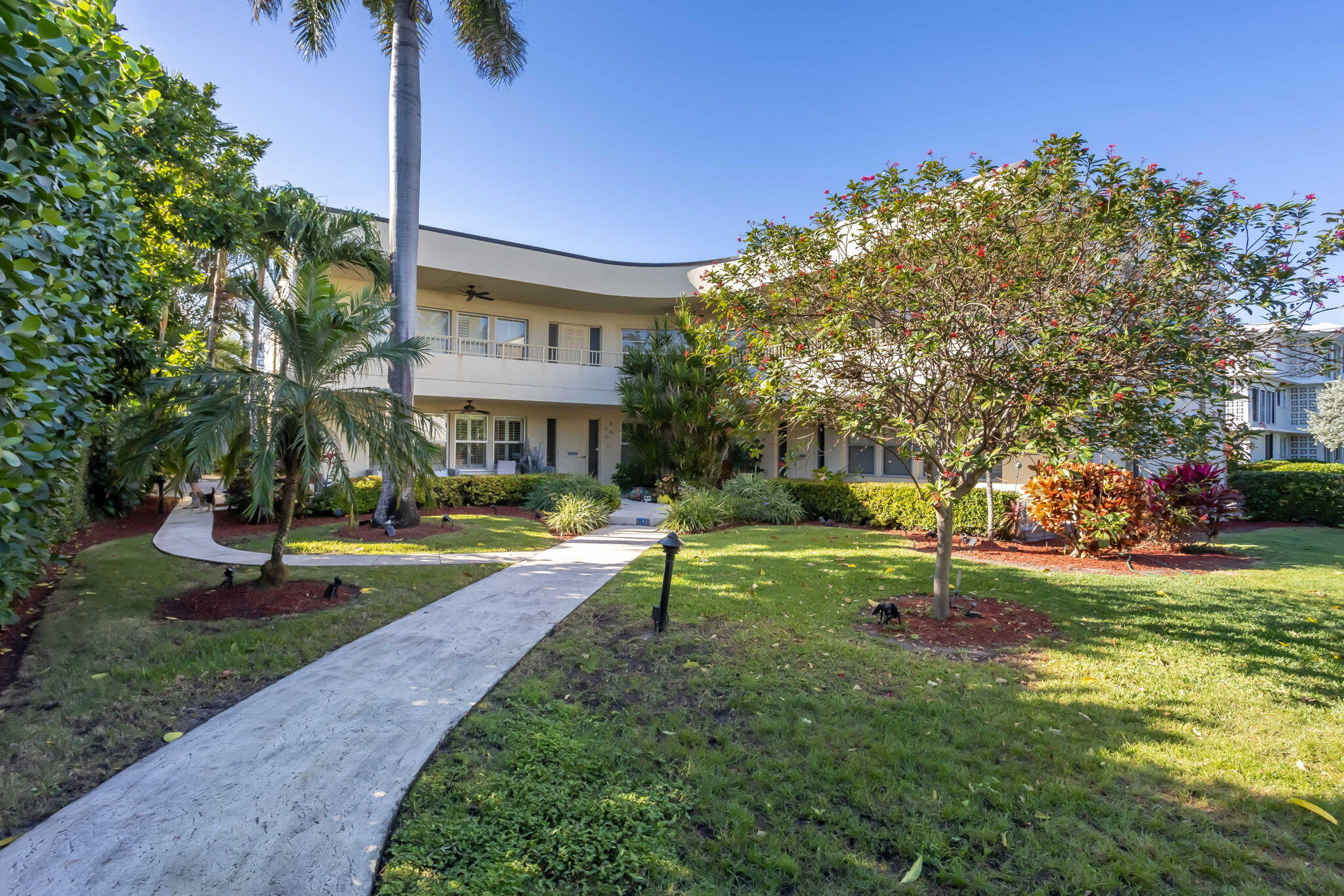 202 Gleason Street, Unit 3 Delray Beach, FL 33483 - Photo 33 of 34 Front Yard