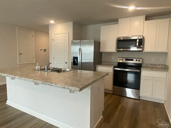 $1,900 | 6089 Secretariat Way, Pensacola, FL 32526