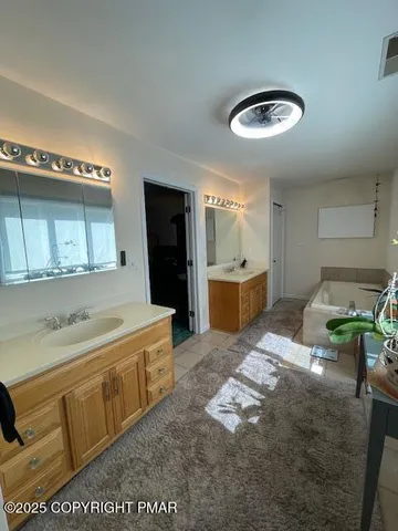 $490,000 | 146 Gunstock Lane, Tafton, PA 18464