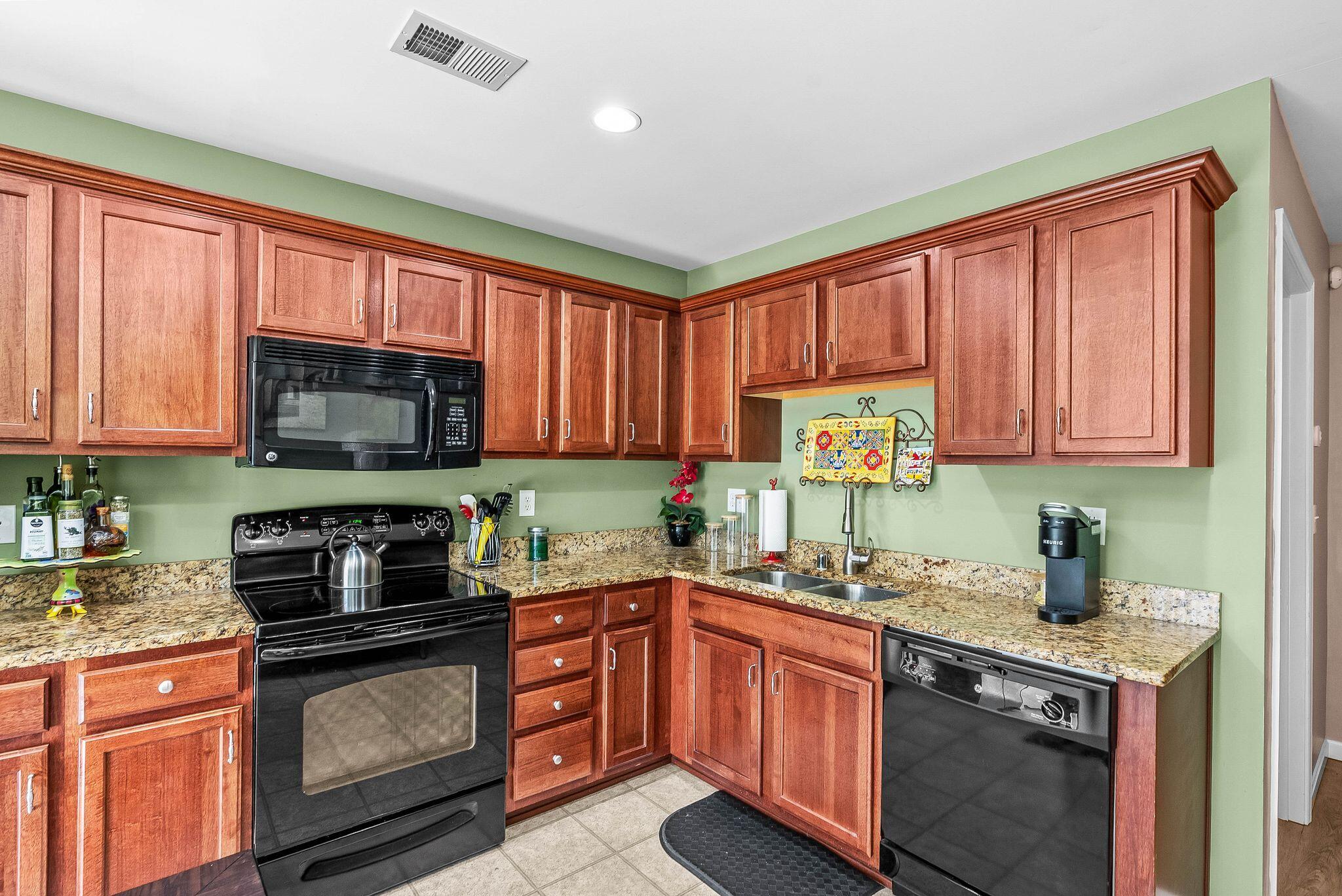 6505 Renate Road Louisville, KY 40291 - Photo 12 of 33 6505 Renate Rd (8 of 32)