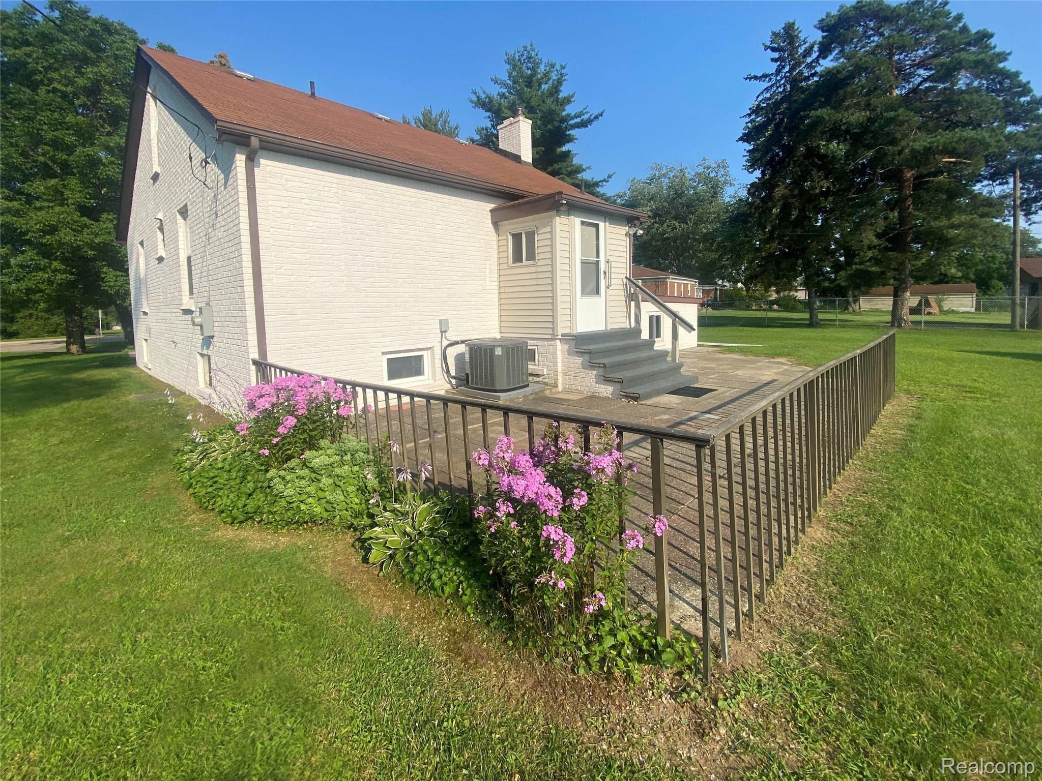 43341 Utica Road Sterling Heights, MI 48314 - Photo 16 of 18 Backyard Patio