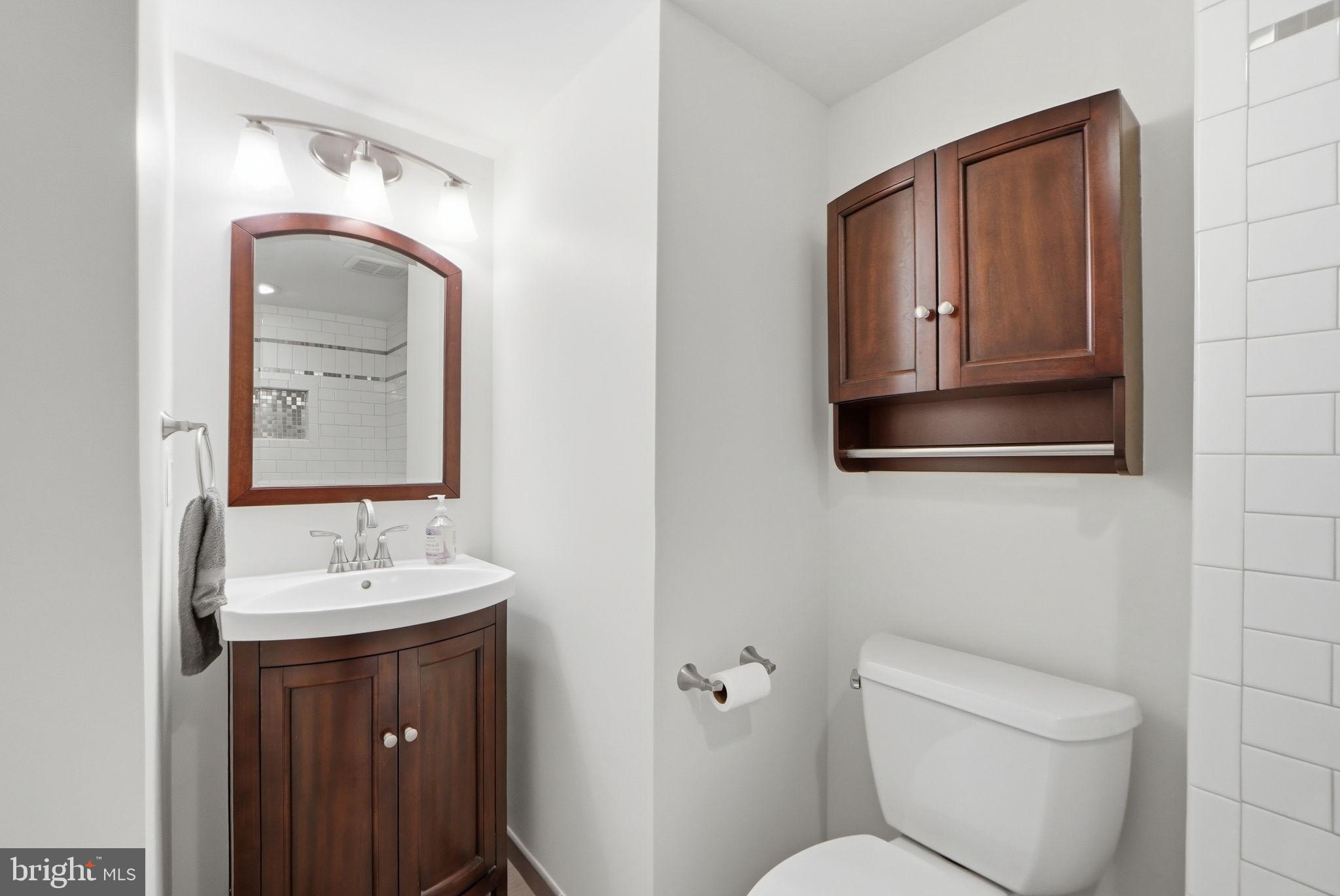11124 Boathouse Court, Unit 89 Reston, VA 20191 - Photo 25 of 35 Second full bathroom