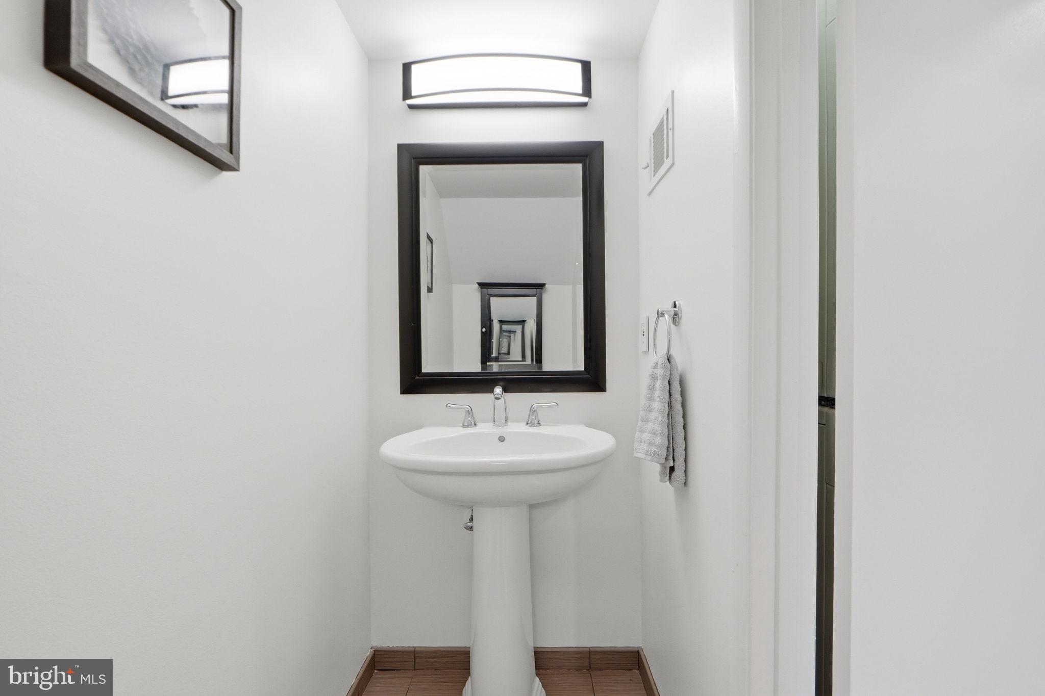 11124 Boathouse Court, Unit 89 Reston, VA 20191 - Photo 27 of 35 Powder room