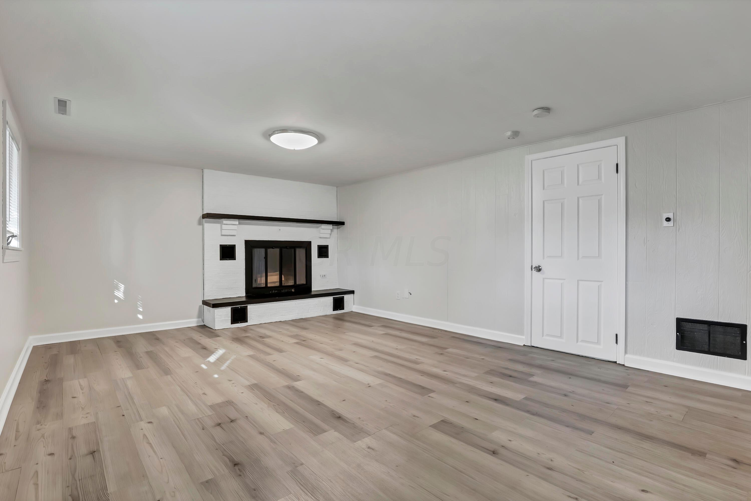 2988 Renfro Road Columbus, OH 43232 - Photo 9 of 40 0N4A8494