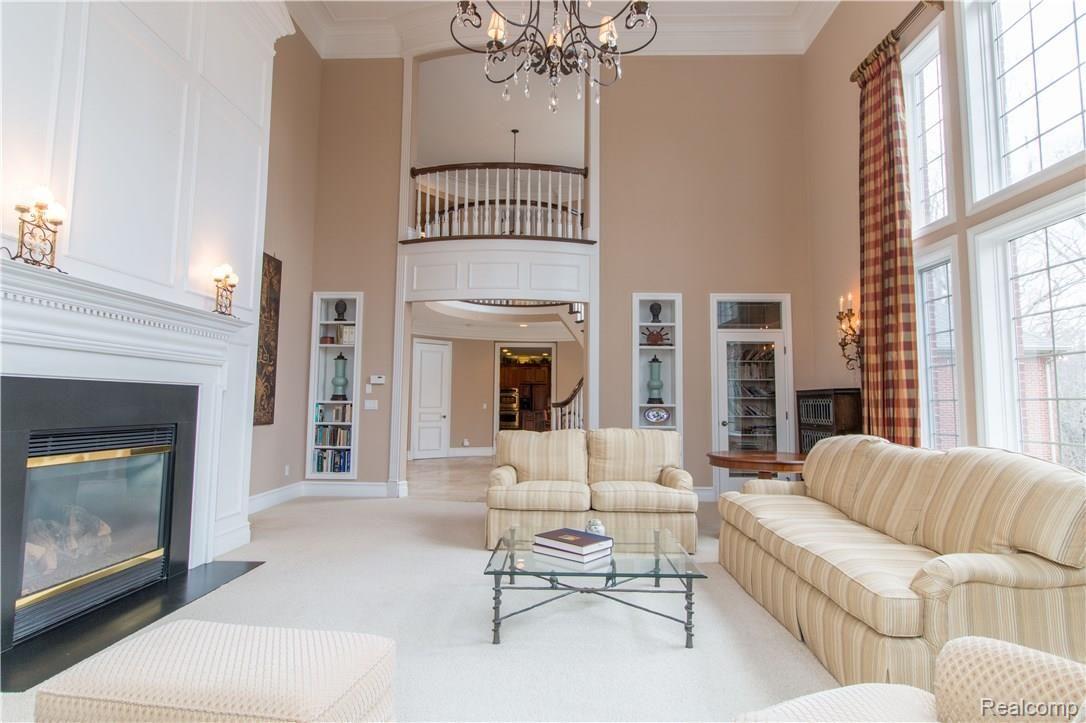 175 Devon Road Bloomfield Hills, MI 48302 - Photo 23 of 38 Living Room - alternate view