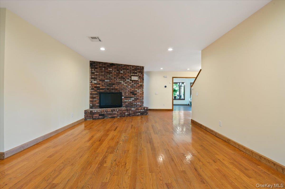 151 Seaman Neck Road Dix Hills, NY 11746 - Photo 17 of 35