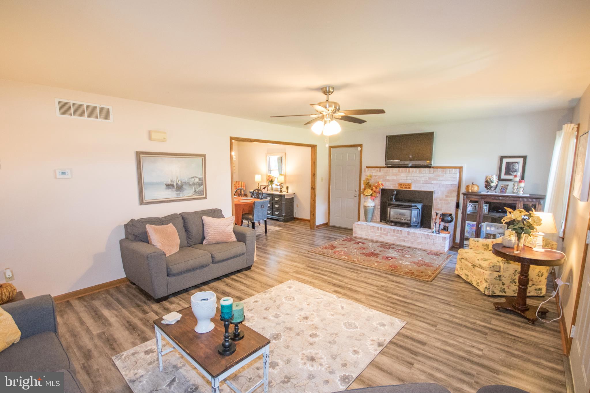 29325 West Line Road Delmar, MD 21875 - Photo 7 of 49 Living room