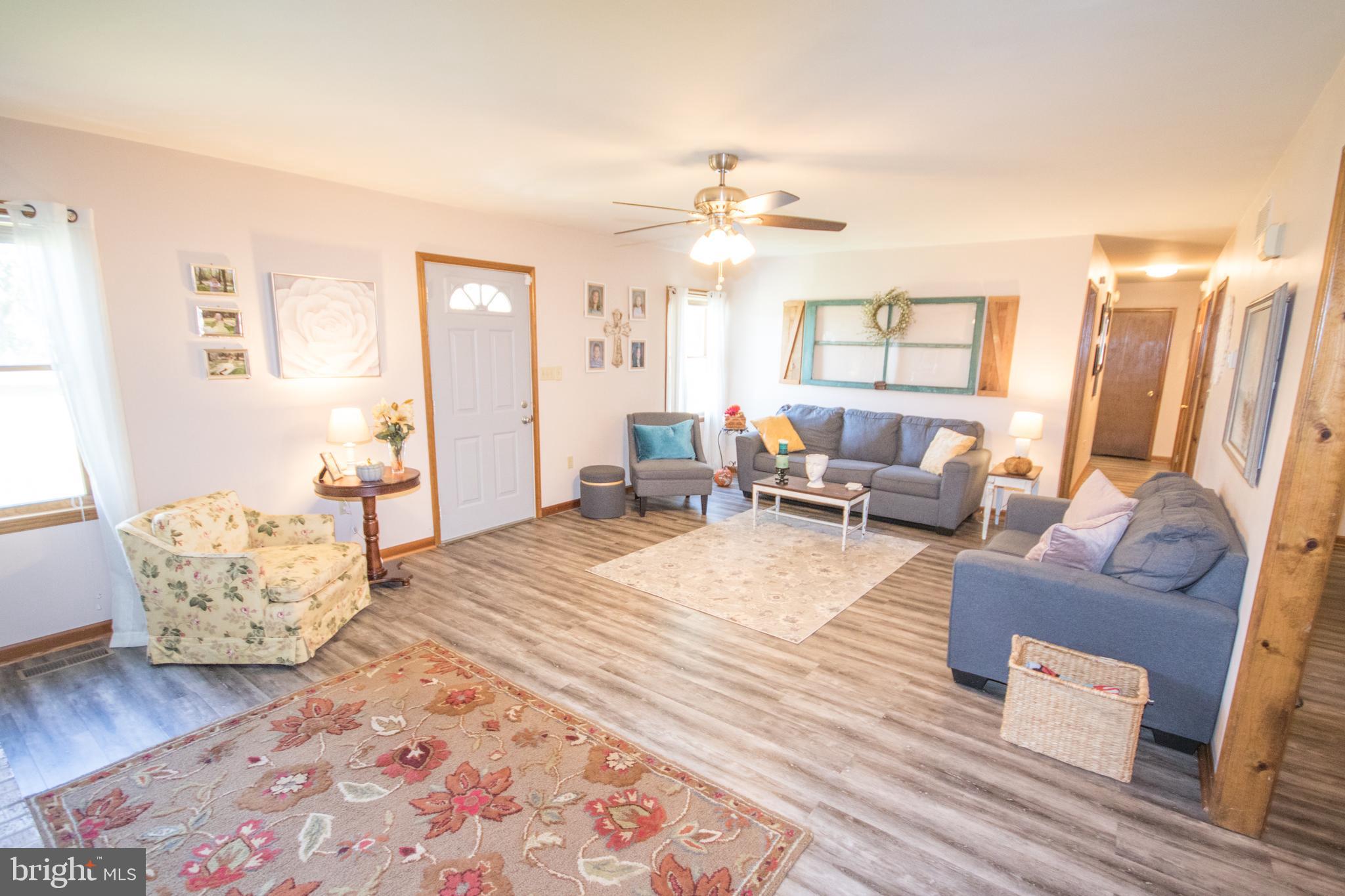 29325 West Line Road Delmar, MD 21875 - Photo 10 of 49 Living room