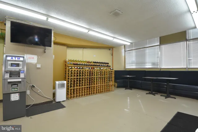 a view of livingroom with furniture