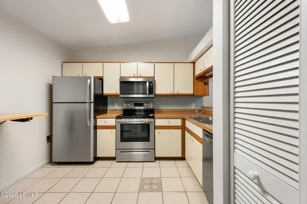 $230,000 | 96 Mathews Drive, Unit 151, Hilton Head Island, SC 29926