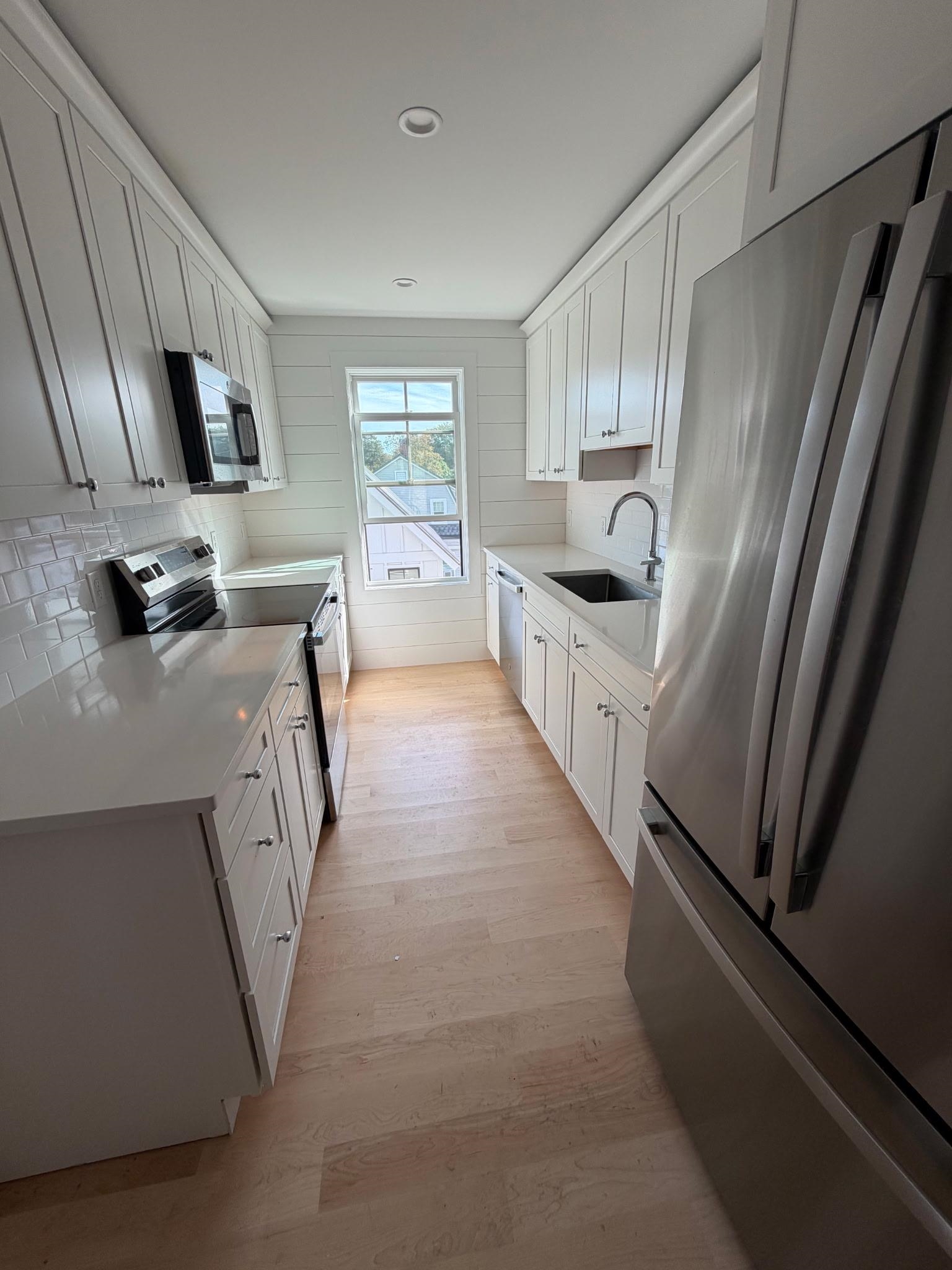 427 Lafayette Road, Unit 3 Hampton, NH 03842 - Photo 3 of 6 Gallery Image 3
