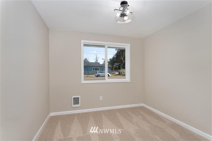 3504 Harris Road Southeast Port Orchard, WA 98366 - Photo 15 of 27 Gallery Image 15
