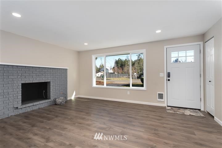 3504 Harris Road Southeast Port Orchard, WA 98366 - Photo 4 of 27 Gallery Image 4
