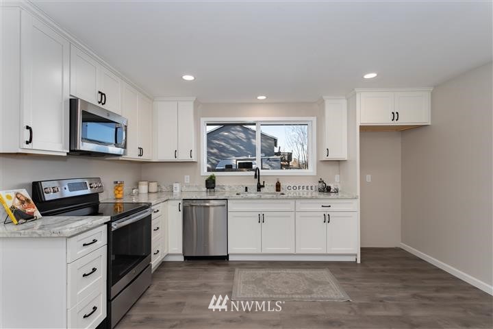 3504 Harris Road Southeast Port Orchard, WA 98366 - Photo 6 of 27 Gallery Image 6