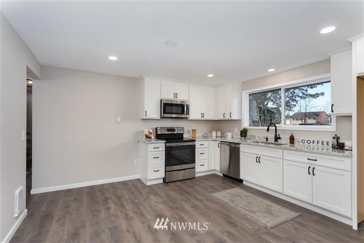 3504 Harris Road Southeast Port Orchard, WA 98366 - Photo 7 of 27 Gallery Image 7
