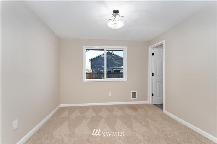 3504 Harris Road Southeast Port Orchard, WA 98366 - Photo 10 of 27 Gallery Image 10