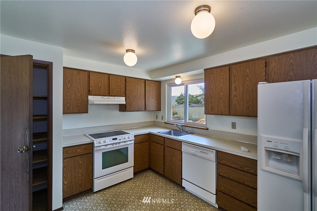 13043 Southeast 159th Place Renton, WA 98058 - Photo 11 of 20 Gallery Image 11