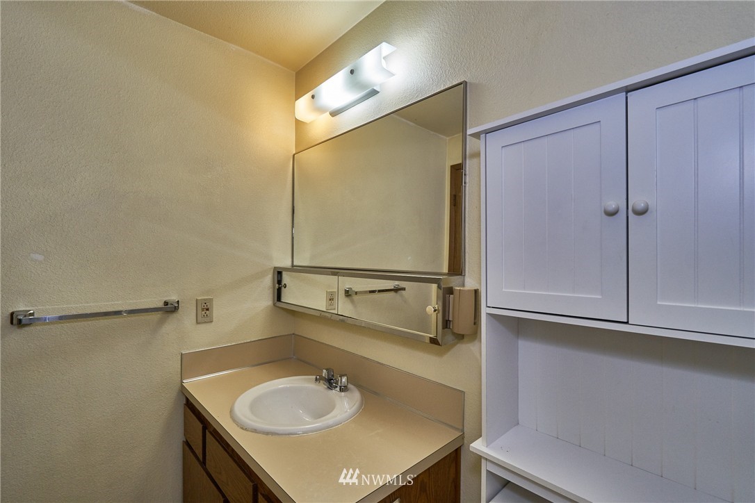 13043 Southeast 159th Place Renton, WA 98058 - Photo 17 of 20 Gallery Image 17