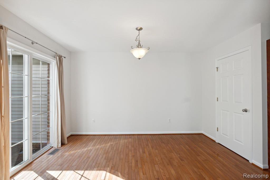 49055 Hawksburry Road Canton, MI 48188 - Photo 12 of 37 Gallery Image 12