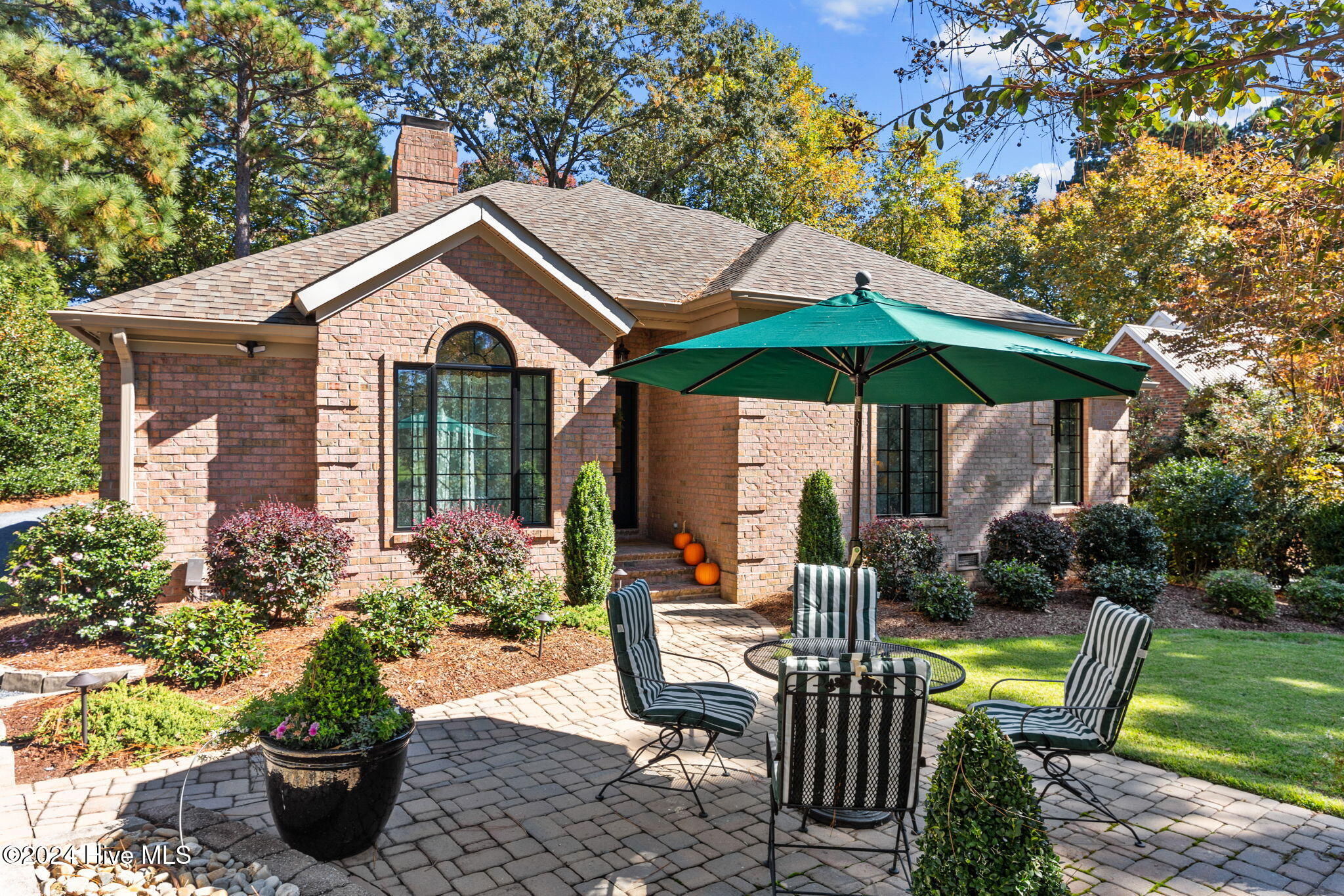 10 Turtle Point Road Pinehurst, NC 28374 - Photo 1 of 47 33-web-or-mls-707A5199