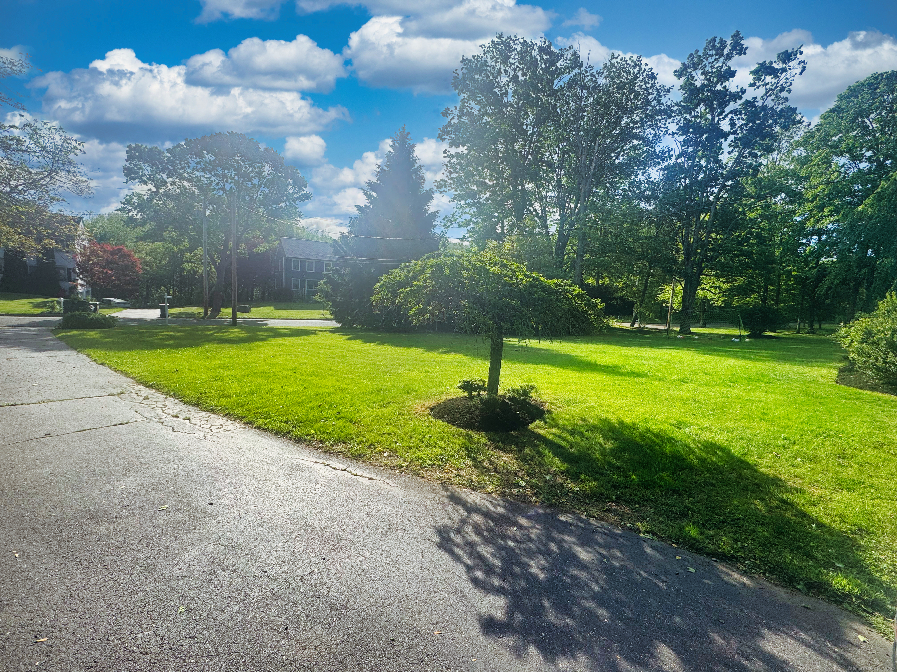 121 Lewis Road Trumbull, CT 06611 - Photo 26 of 29