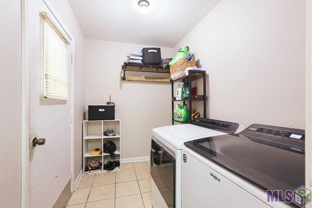 11205 Lazy Lake Drive Baton Rouge, LA 70818 - Photo 22 of 31 Laundry Room