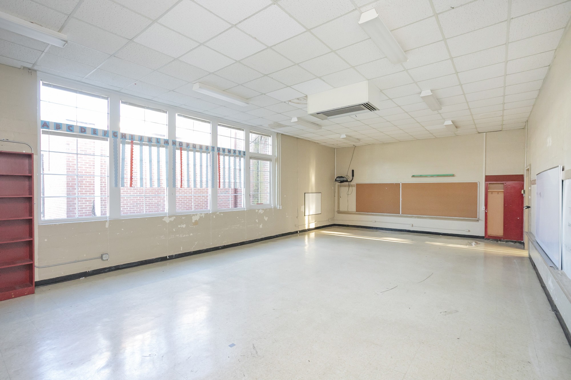 5988 Short Mountain Road Woodbury, TN 37190 - Photo 9 of 53 an empty room with windows