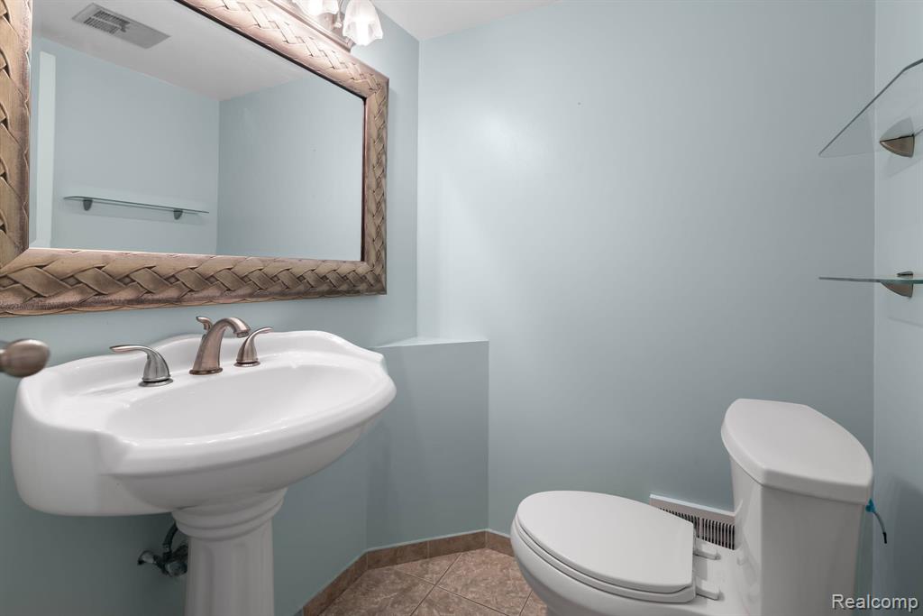 794 Oak Brook Ridge Drive Rochester Hills, MI 48307 - Photo 10 of 23