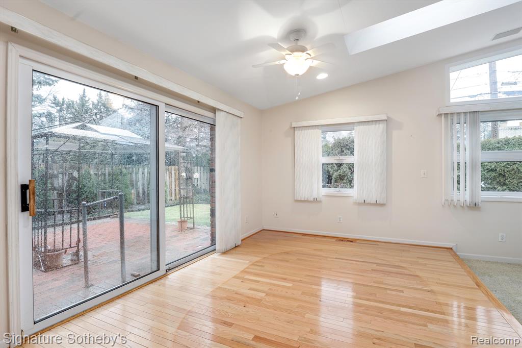 915 Cook Road Grosse Pointe Woods, MI 48236 - Photo 10 of 38