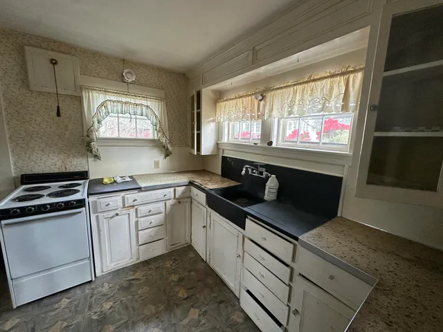 $269,900 | 4 Elm Street, Houlton, ME 04730