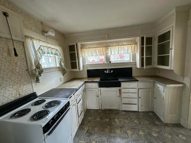 $269,900 | 4 Elm Street, Houlton, ME 04730