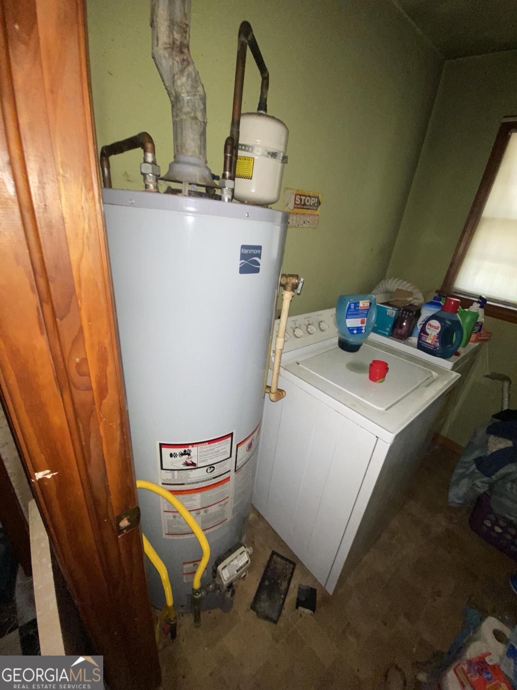 2464 Glenrock Drive Decatur, GA 30032 - Photo 6 of 7 a utility room with dryer and washer