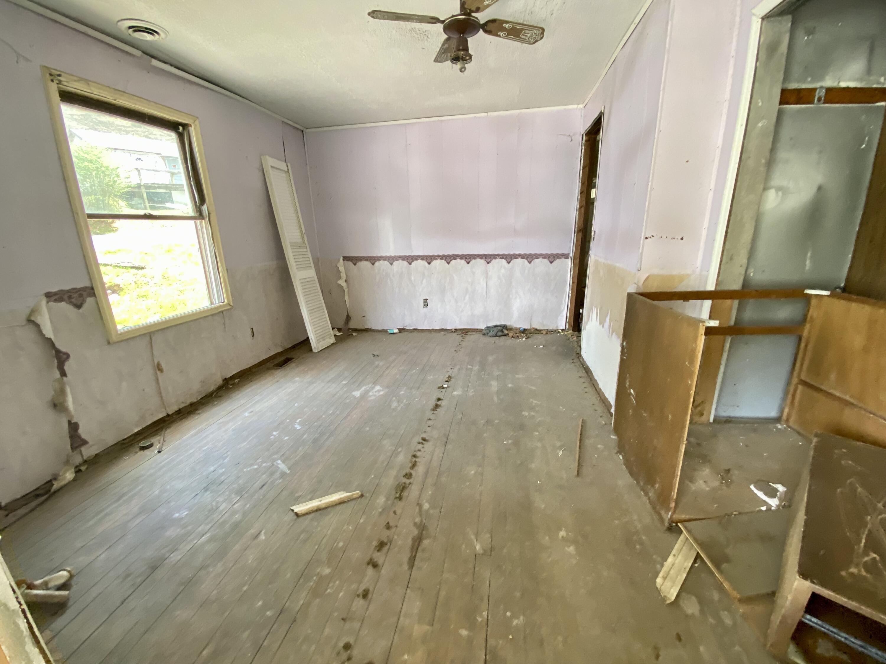 414 Main Street Wheelwright, KY 41669 - Photo 6 of 6 IMG_6361