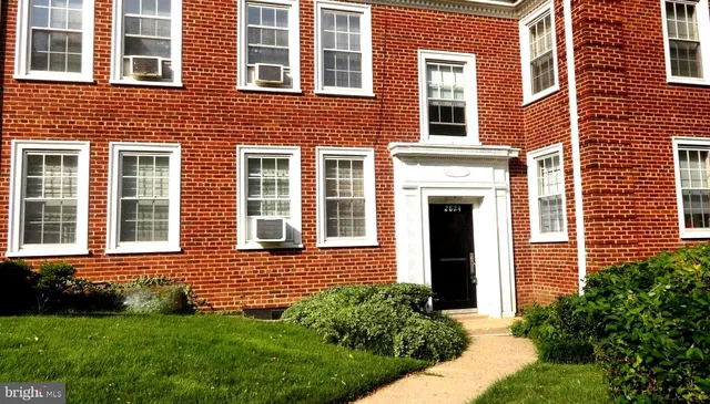 $1,600 | 2824 31st Street Southeast, Unit 239, Washington, DC 20020