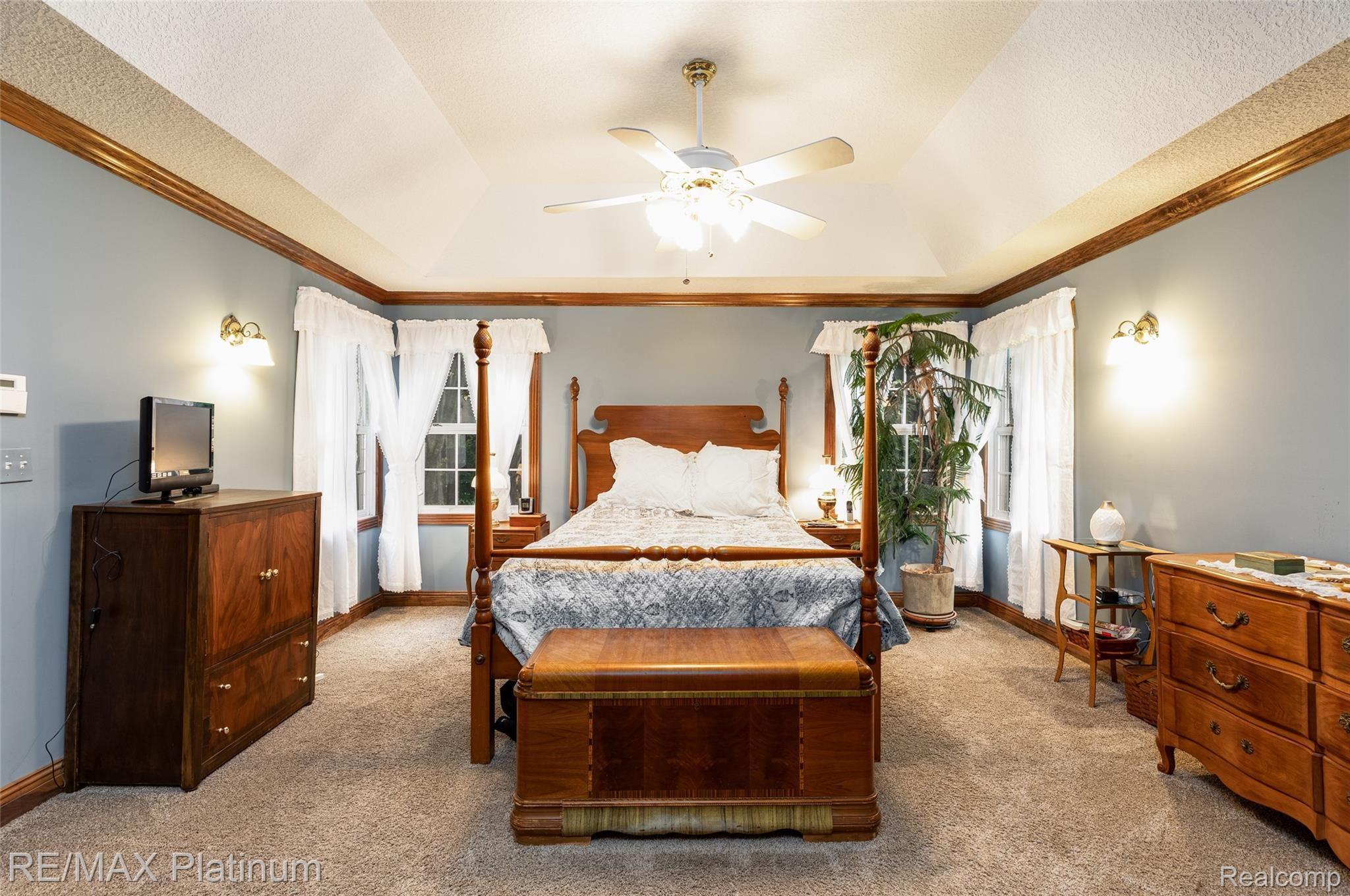 5275 Bullard Road Fenton, MI 48430 - Photo 17 of 69 36.MasterBedroom