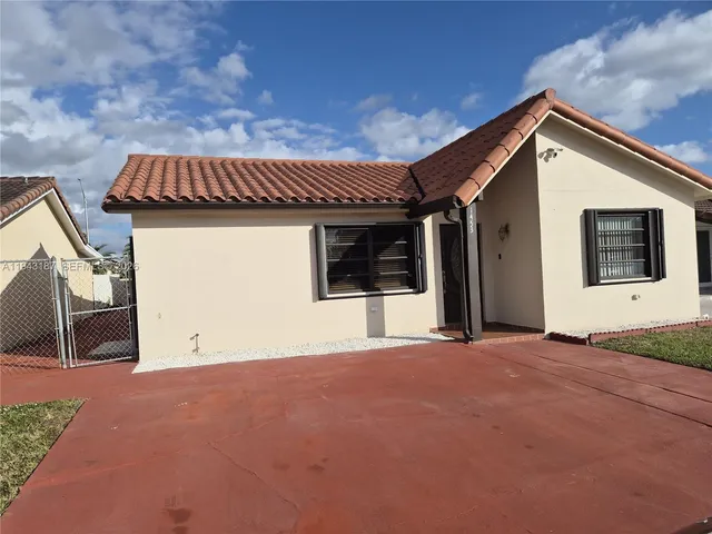 a view of a house with porch