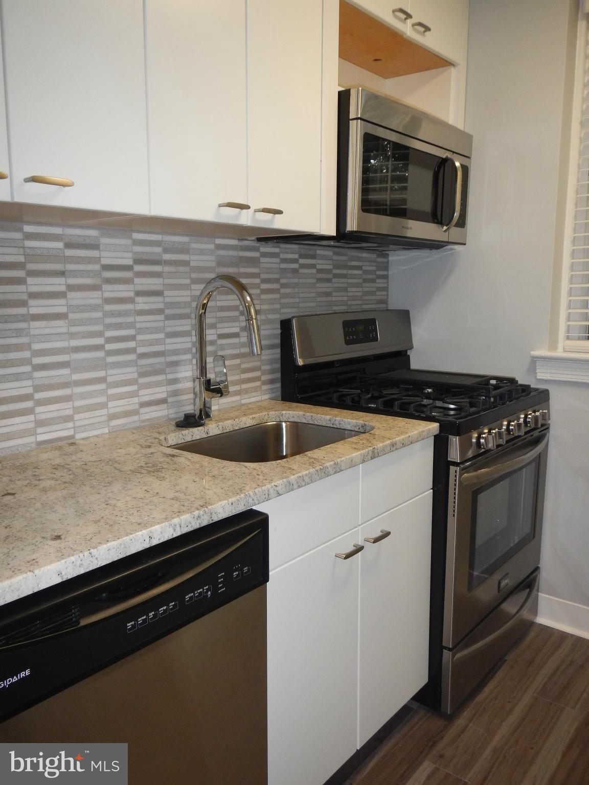 30 South Old Glebe Road, Unit 1E Arlington, VA 22204 - Photo 3 of 14 Kitchen