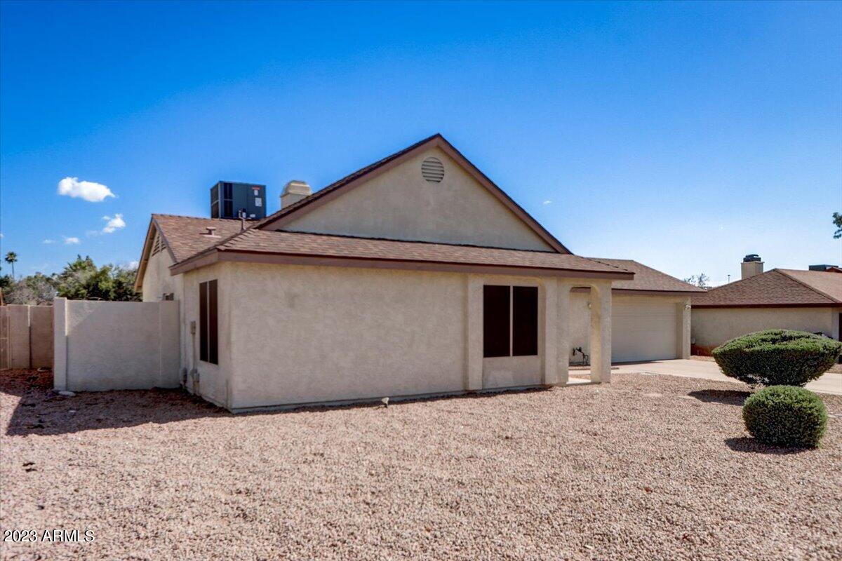 2233 West Mohawk Lane Phoenix, AZ 85027 - Photo 2 of 33 02-W Mohawk Ln-002