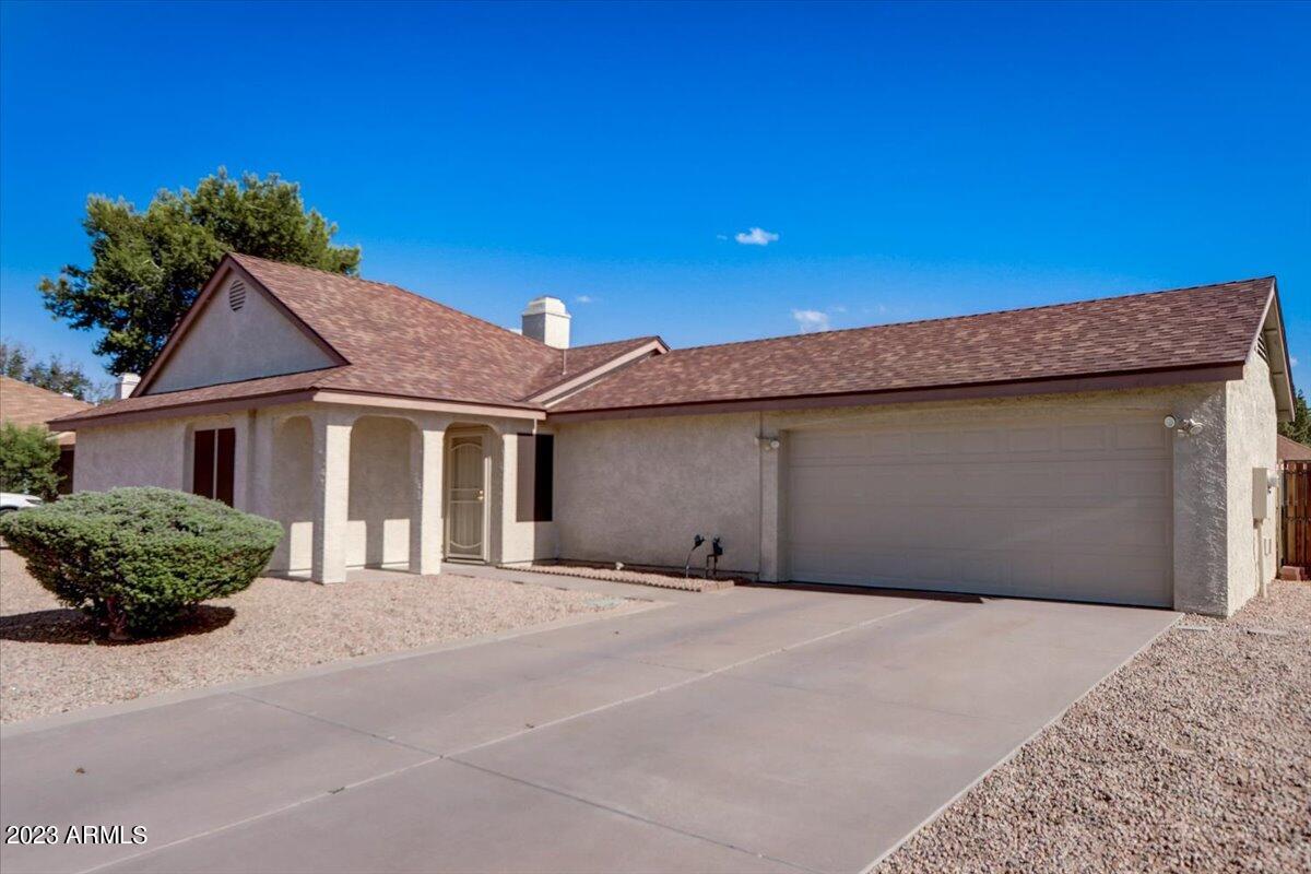 2233 West Mohawk Lane Phoenix, AZ 85027 - Photo 4 of 33 06-W Mohawk Ln-006