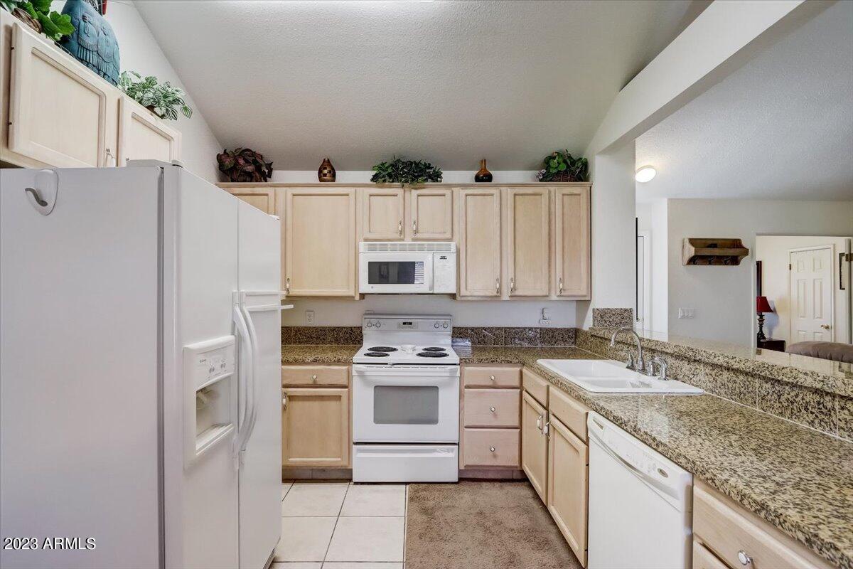 2233 West Mohawk Lane Phoenix, AZ 85027 - Photo 9 of 33 11-W Mohawk Ln-011