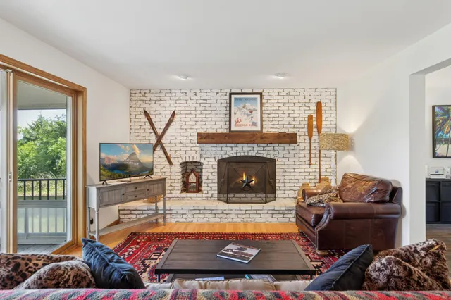 $1,100,000 | 6185 Partridge Court, White Bear Lake, MN 55110