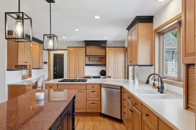 $1,100,000 | 6185 Partridge Court, White Bear Lake, MN 55110