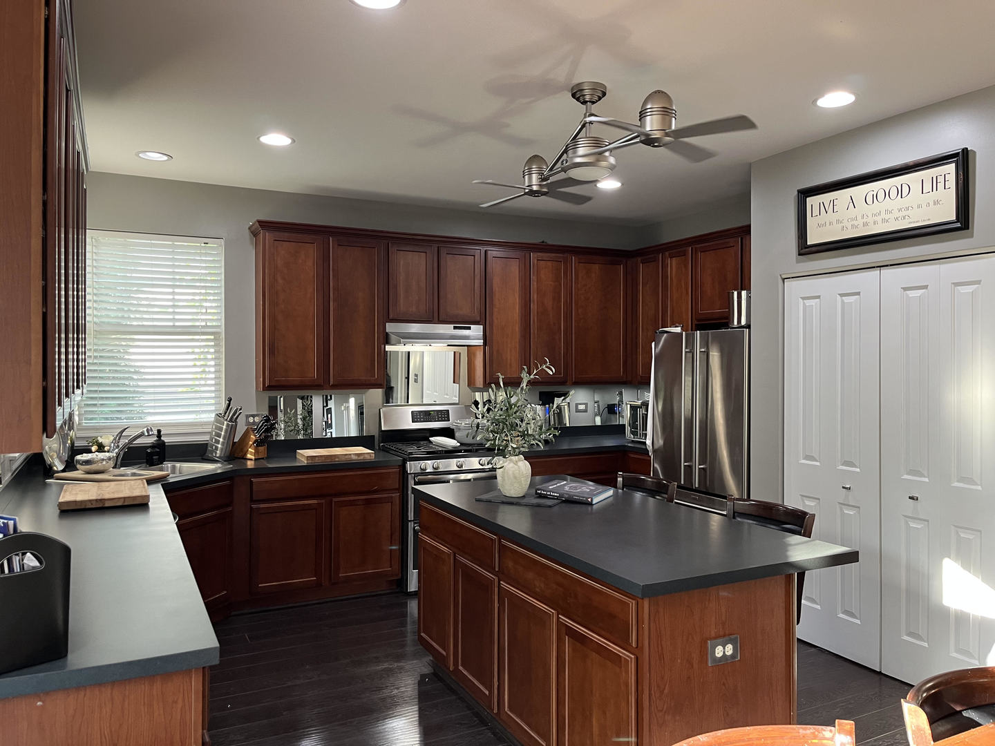 12922 Grande Poplar Circle Plainfield, IL 60585 - Photo 13 of 47 a kitchen with stainless steel appliances granite countertop a sink stove and refrigerator