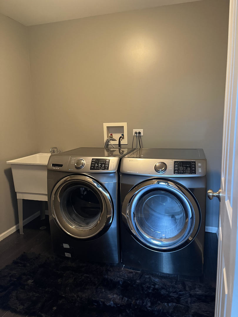12922 Grande Poplar Circle Plainfield, IL 60585 - Photo 44 of 47 a utility room with dryer and washer