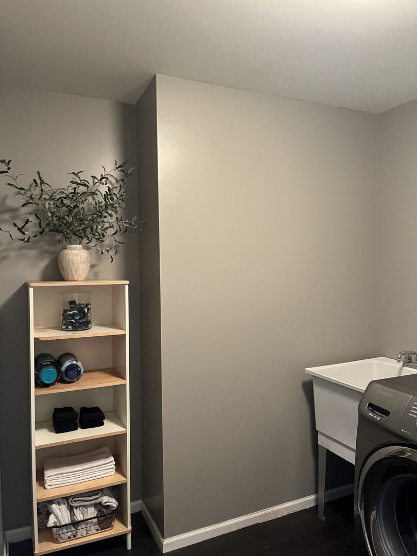 12922 Grande Poplar Circle Plainfield, IL 60585 - Photo 45 of 47 a bed room with a bed and closet