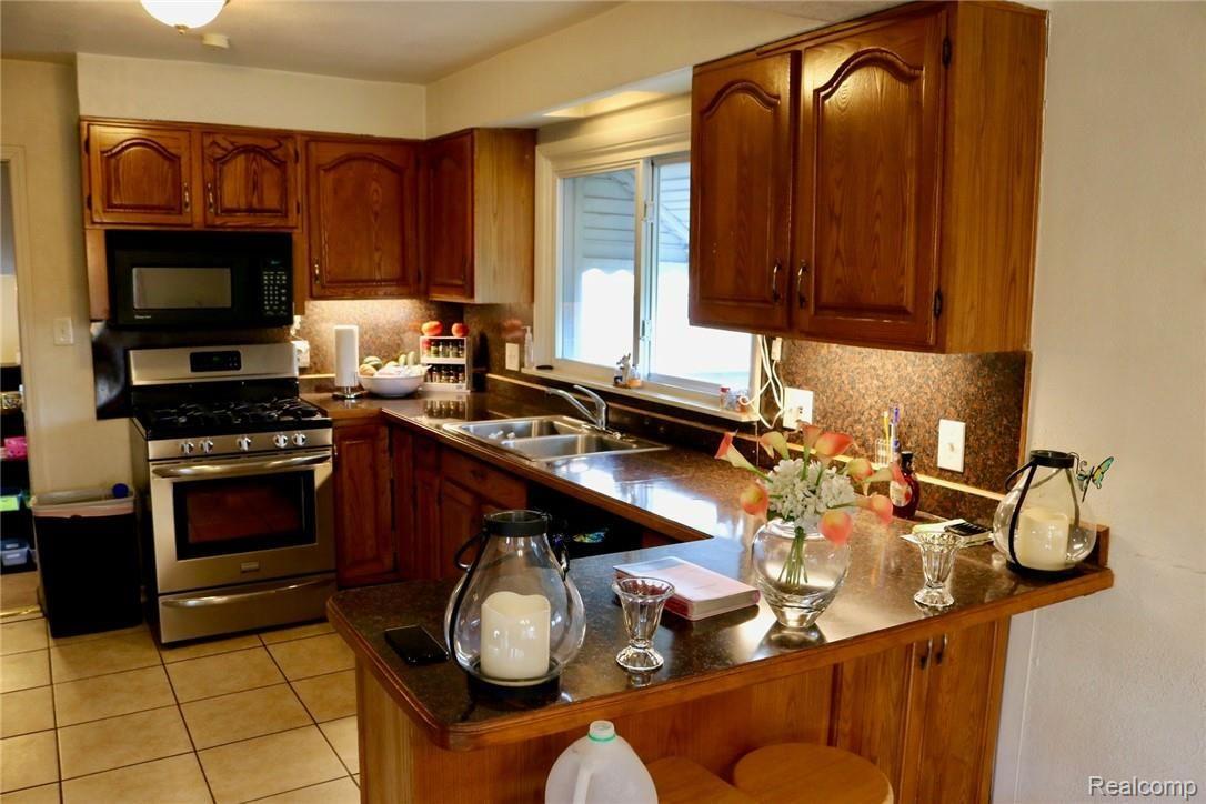 5012 West Carpenter Road Flint, MI 48504 - Photo 3 of 18 IMG_4251.jpg
