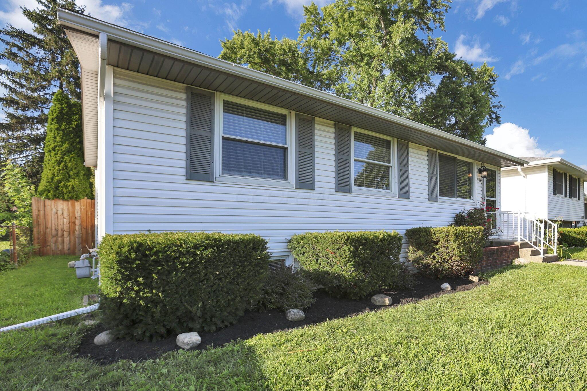 2152 Brookfield Road Columbus, OH 43229 - Photo 8 of 30 8-web-or-mls-8-print-7W3A3761-2